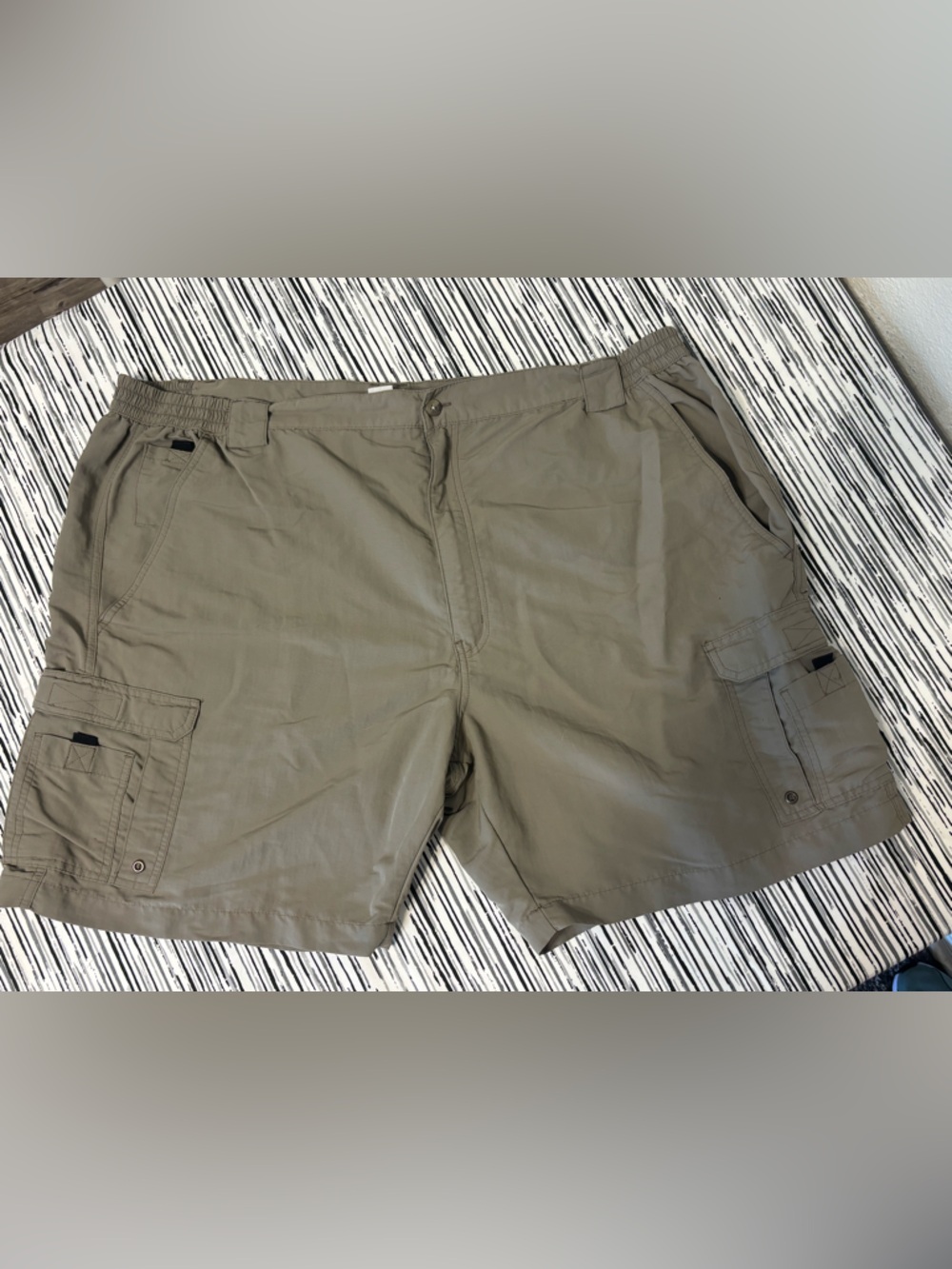 Men's Casual Cargo Shorts in Olive